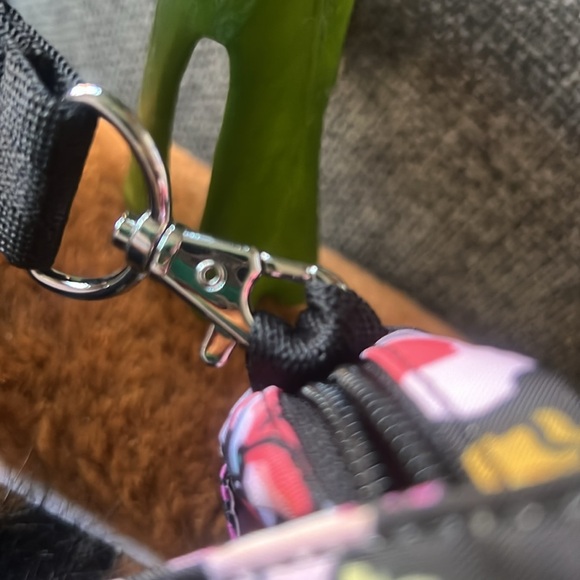 Lesportsac clutch Hawaii exclusive black floral NWT - Picture 9 of 9